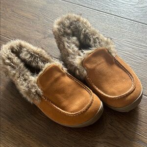 Columbia Tan Fur lined Women's Omni heat Slippers size 7 NEW